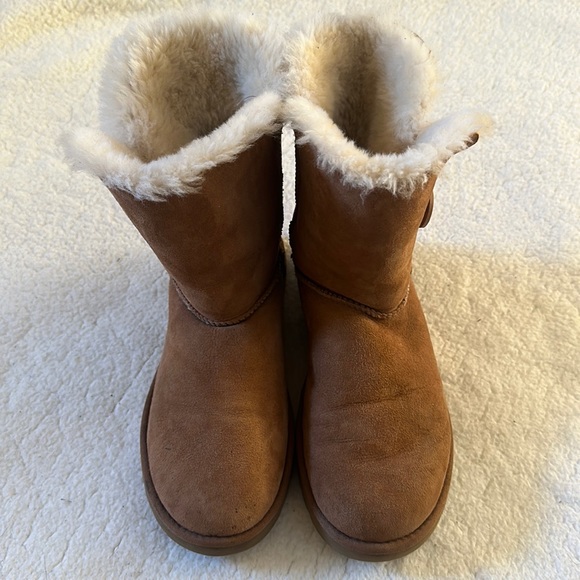 Ugg | Bailey Button II Chestnut Boot Size 10 - Picture 4 of 10